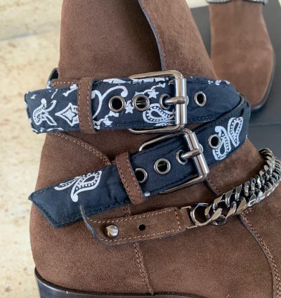 Bandana Chain Boots In Chocolate