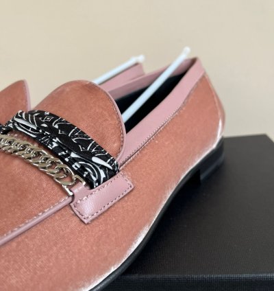 Bandana Chain Velvet Loafer In Salmon