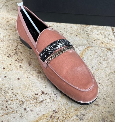 Bandana Chain Velvet Loafer In Salmon
