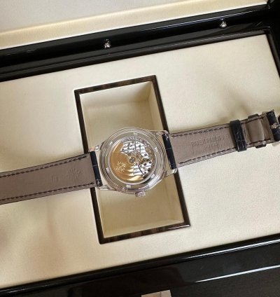 Patek Philippe Annual Calendar 5147g-001