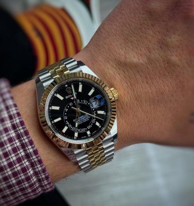 Rolex Sky-dweller Full Set - Sky Dweller 326933 Steel Gold Black Dial Jubilee 2023 42 Mm New Watch