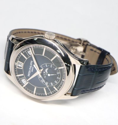 Patek Philippe Annual Calendar 5205g-0013 Automatic Very Good