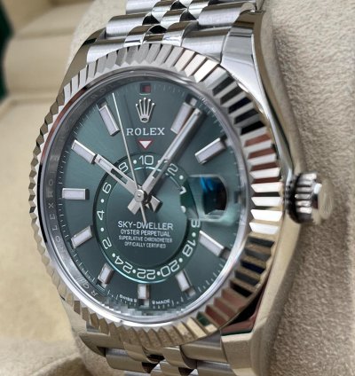 Rolex Sky-dweller Green Dial Stainless Steel Jubilee Bracelet 336934 Unworn 2025