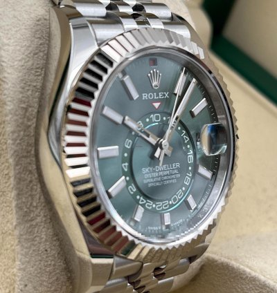 Rolex Sky-dweller Green Dial Stainless Steel Jubilee Bracelet 336934 Unworn 2025