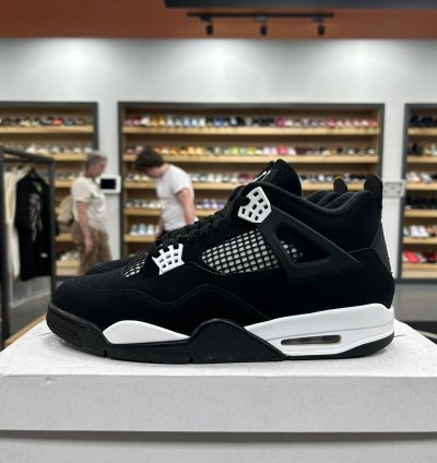 Jordan 4 Retro White Thunder
