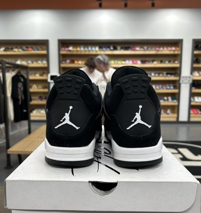 Jordan 4 Retro White Thunder