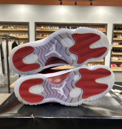 77579 Jordan 11 Retro Cherry 2023