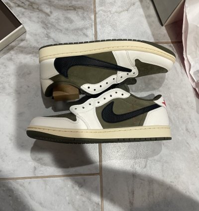 Jordan 1 Low Travis Scott