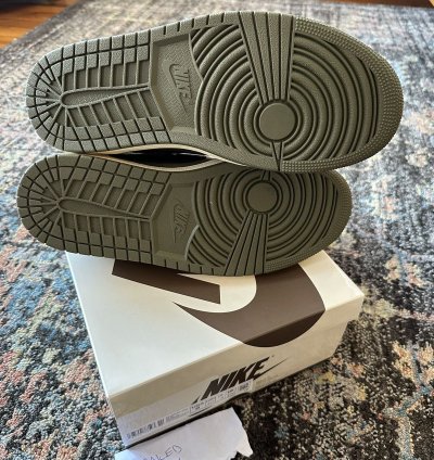 Jordan 1 Low Travis Scott Medium Olive Size 9