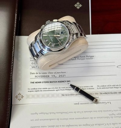Patek Philippe Annual Calendar Chronograph 2021 Annual Calendar 5905 1a Green 42mm Box Papers