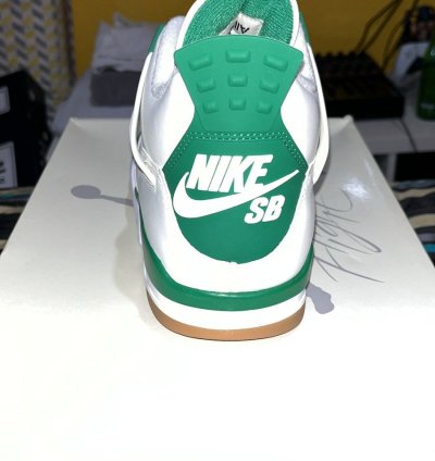 Jordan 4 Sb Pine Green