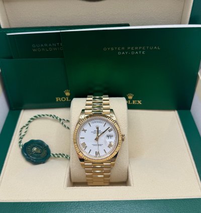 Rolex Day-date 40 Yellow Gold White Roman Dial Fluted Bezel 228238