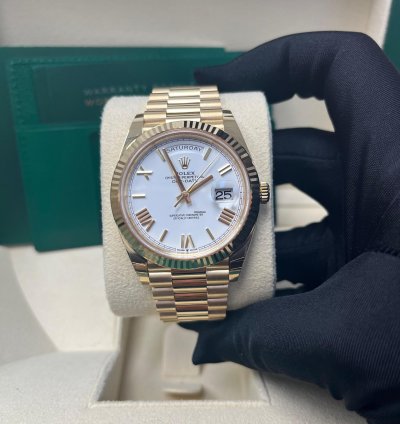 Rolex Day-date 40 Yellow Gold White Roman Dial Fluted Bezel 228238