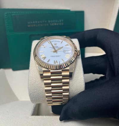 Rolex Day-date 40 Yellow Gold White Roman Dial Fluted Bezel 228238