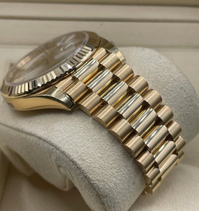 Rolex Day-date 40 Yellowgold 18kt Silver Dial Box Papers 2021 New Fully Stickers With Qr Code