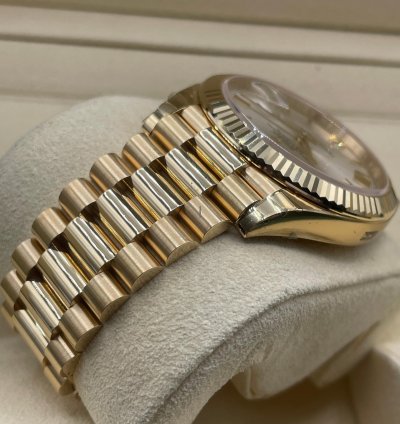 Rolex Day-date 40 Yellowgold 18kt Silver Dial Box Papers 2021 New Fully Stickers With Qr Code