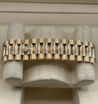 Rolex Day-date 40 Yellowgold 18kt Silver Dial Box Papers 2021 New Fully Stickers With Qr Code