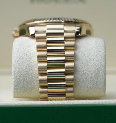 Rolex Day-date Ii 2015 Yellow Gold Day-date Ii Excellent Condition Complete Set 41mm Champagne Diamond Dial