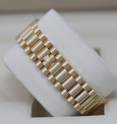 Rolex Day-date Ii 218238 Yellow Gold Watch Silver Roman Dial Absolutely Never Worn Factory Stickers