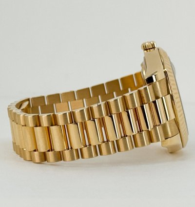 Rolex Day-date Ii 41mm Yellow Gold Fluted Bezel Champagne Diamond Dial Presidential Band