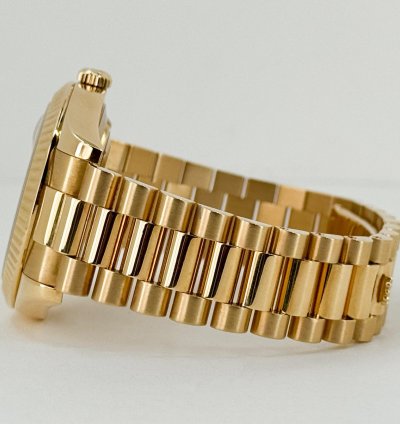 Rolex Day-date Ii 41mm Yellow Gold Fluted Bezel Champagne Diamond Dial Presidential Band