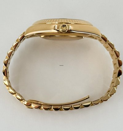 Rolex Day-date Ii 41mm Yellow Gold Fluted Bezel Champagne Diamond Dial Presidential Band