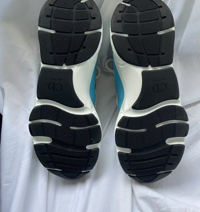 Christian Dior B22