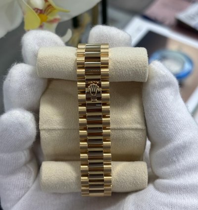 Rolex Datejust 31 2024 Rolex Datejust 31 Yellow Gold - Olive Green Diamond Dial - President Box And Papers