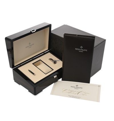 Patek Philippe Annual Calendar Complication Annual Calendar Moon Phase 5205g-013 Belt Not Included