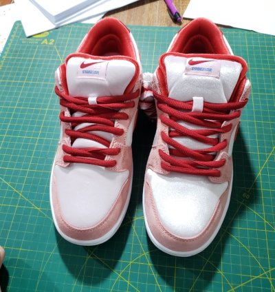 Nike Sb Dunk Low X Strangelove valentines Day Ct2552-800