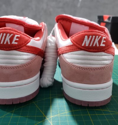 Nike Sb Dunk Low X Strangelove valentines Day Ct2552-800