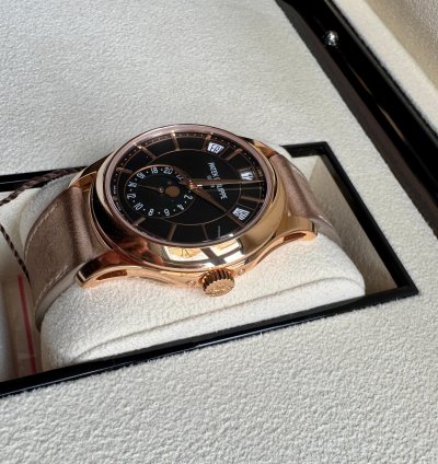 Patek Philippe Annual Calendar Full Set - Deutsche Auslieferung - Neues Armband