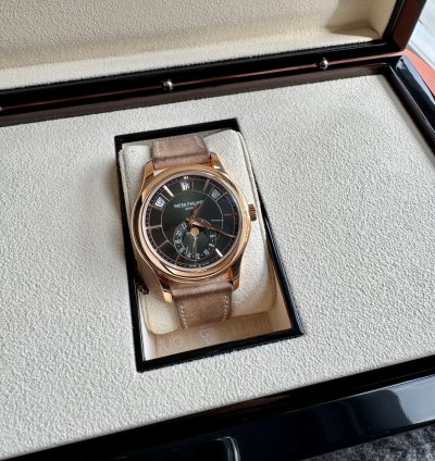 Patek Philippe Annual Calendar Full Set - Deutsche Auslieferung - Neues Armband
