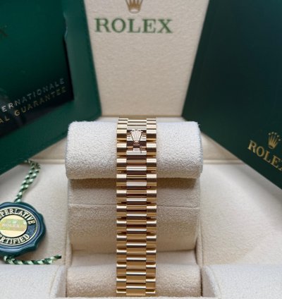 Rolex Datejust 31 Olive Green Diamond Dial 18k Gold Diamond Bezel Jubilee Bracelet