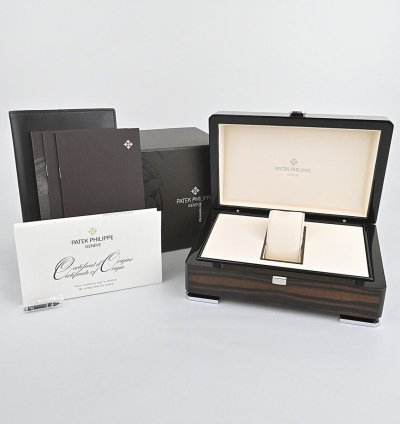 Patek Philippe Annual Calendar Regulator Automatic White Gold Annual Calendar Gray 40 5mm Box Papers 5235g-001
