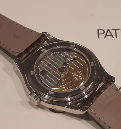 Patek Philippe Annual Calendar Salmon Dial Full Set watch Is Located In Seattle Wa Usa
