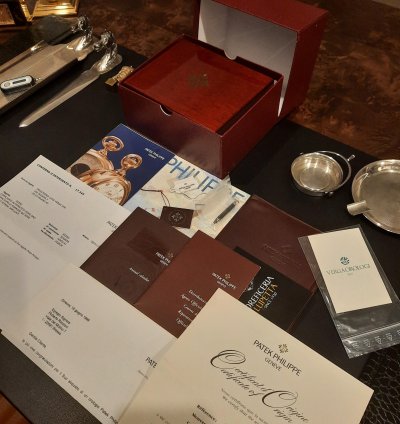 Patek Philippe Annual Calendar Salmon Dial Full Set watch Is Located In Seattle Wa Usa