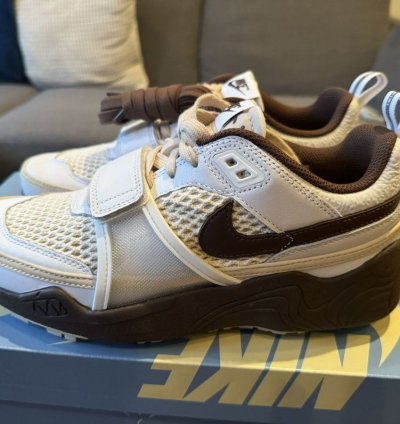 Size 7 Nike Travis Scott Zoom Field Jaxx Light Chocolate