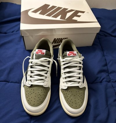 Travis Scott Air Jordan 1 Low - Medium Olive