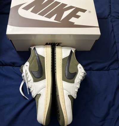 Travis Scott Air Jordan 1 Low - Medium Olive