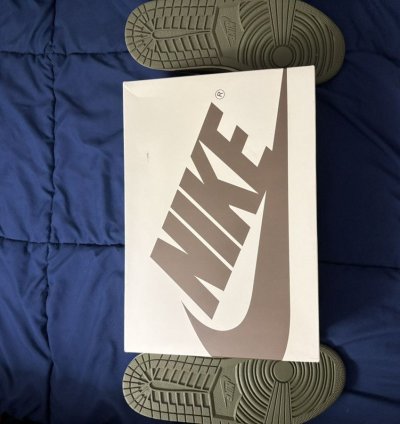 Travis Scott Air Jordan 1 Low - Medium Olive