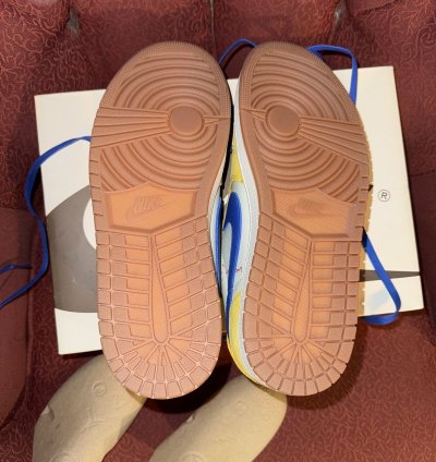 Travis Scott Canary Jordan 1 Retro Low