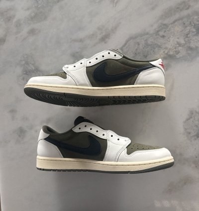 Travis Scott Medium Olive