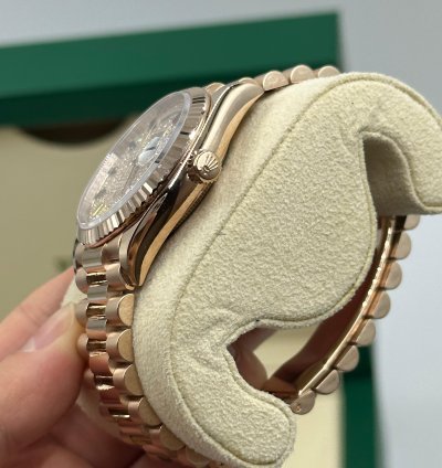 Rolex Day-date 36 128235 Rainbow Pave