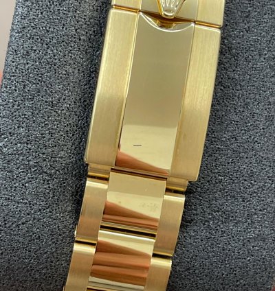 Rolex Daytona 116528 - Blue Dial - Yellow Gold - 2014 - Unworn
