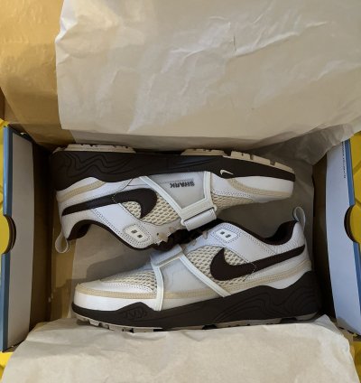 Travis Scott Nike Zoom Field Jaxx - Lt Chocolate