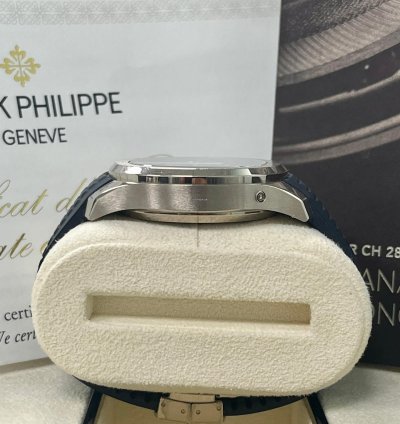 Patek Philippe Aquanaut 5968g Aquanaut Blue Dial 2021 - Excellent Condition