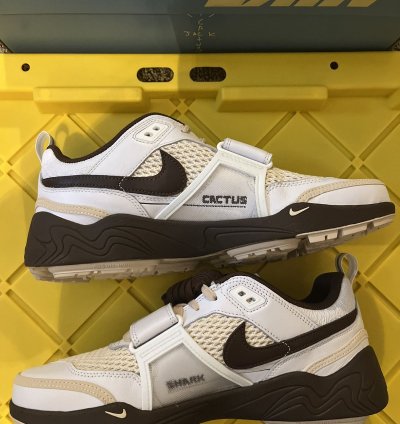 Travis Scott Nike Zoom Field Jaxx - Lt Chocolate