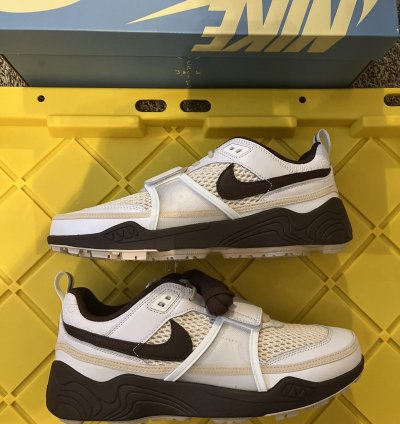 Travis Scott Nike Zoom Field Jaxx - Lt Chocolate