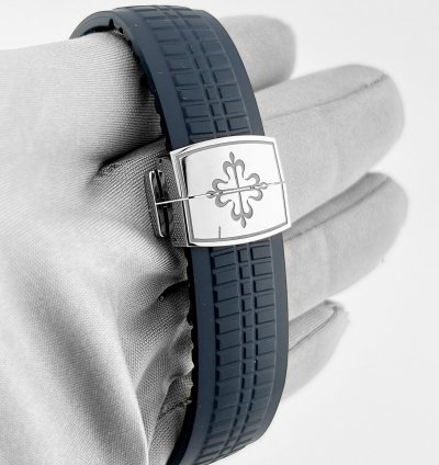 Patek Philippe Aquanaut 5968g-001 White Gold Blue Dial 2022